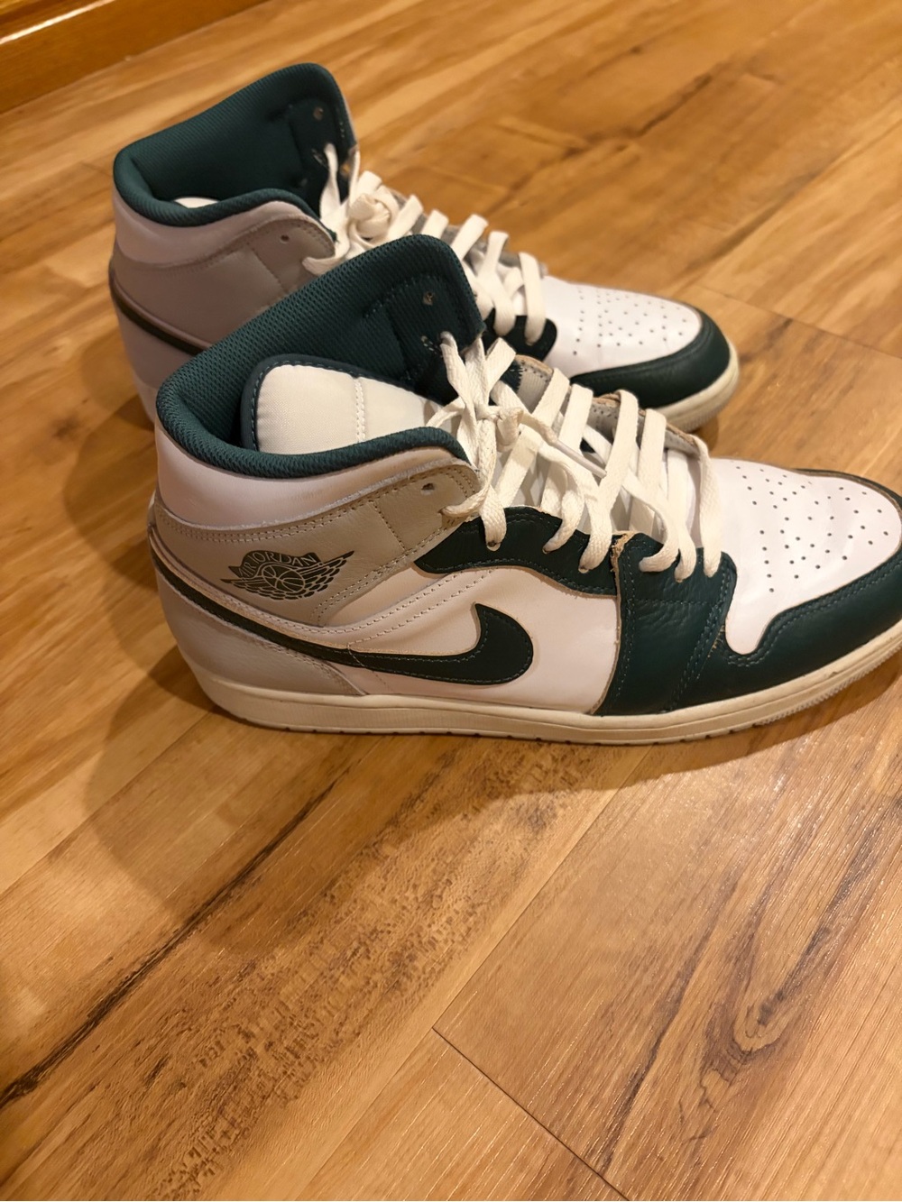 Nike Air Jordan 1 mid High-Top Sneakers in oxidized green